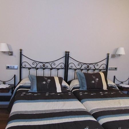Apartamentos Rurales Casa Baltasar Monasterio De Hermo Esterno foto