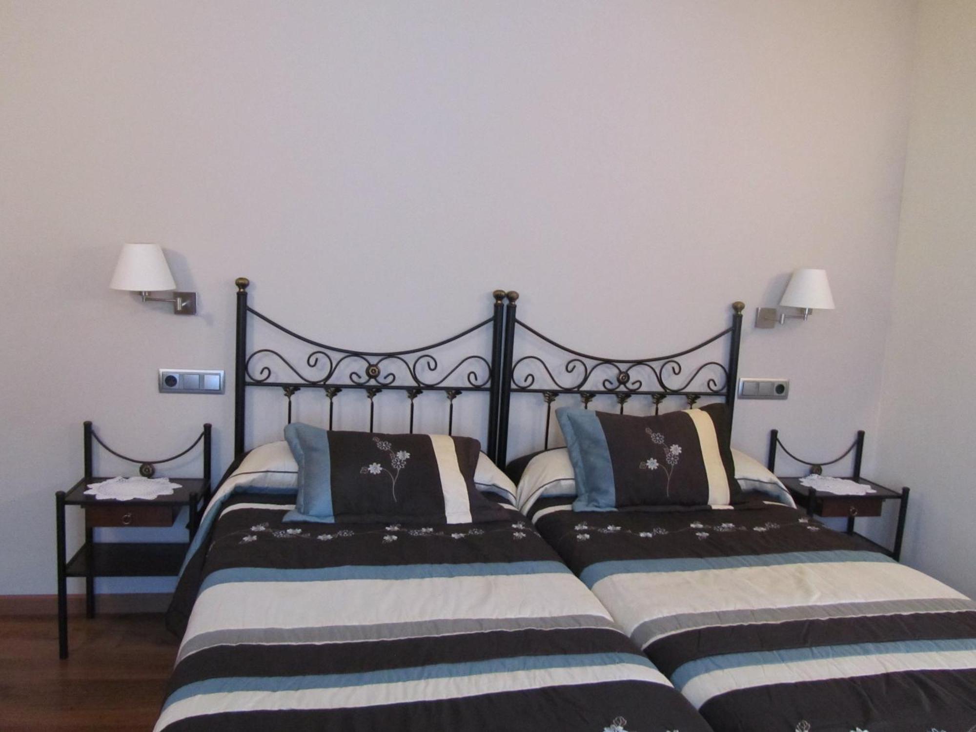 Apartamentos Rurales Casa Baltasar Monasterio De Hermo Esterno foto