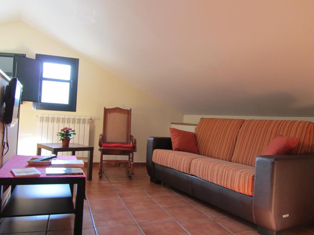Apartamentos Rurales Casa Baltasar Monasterio De Hermo Esterno foto